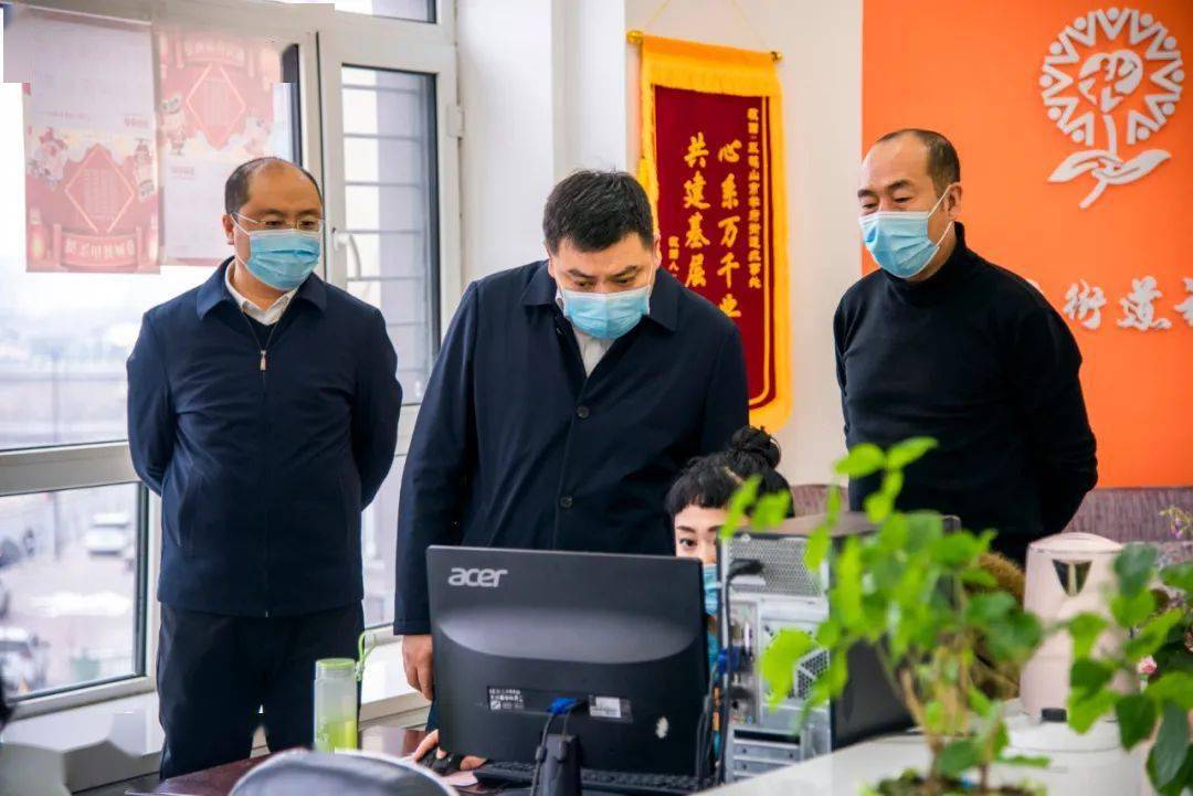 尖山区委书记邹长存深入街道办事处社区督导检查疫苗接种工作情况