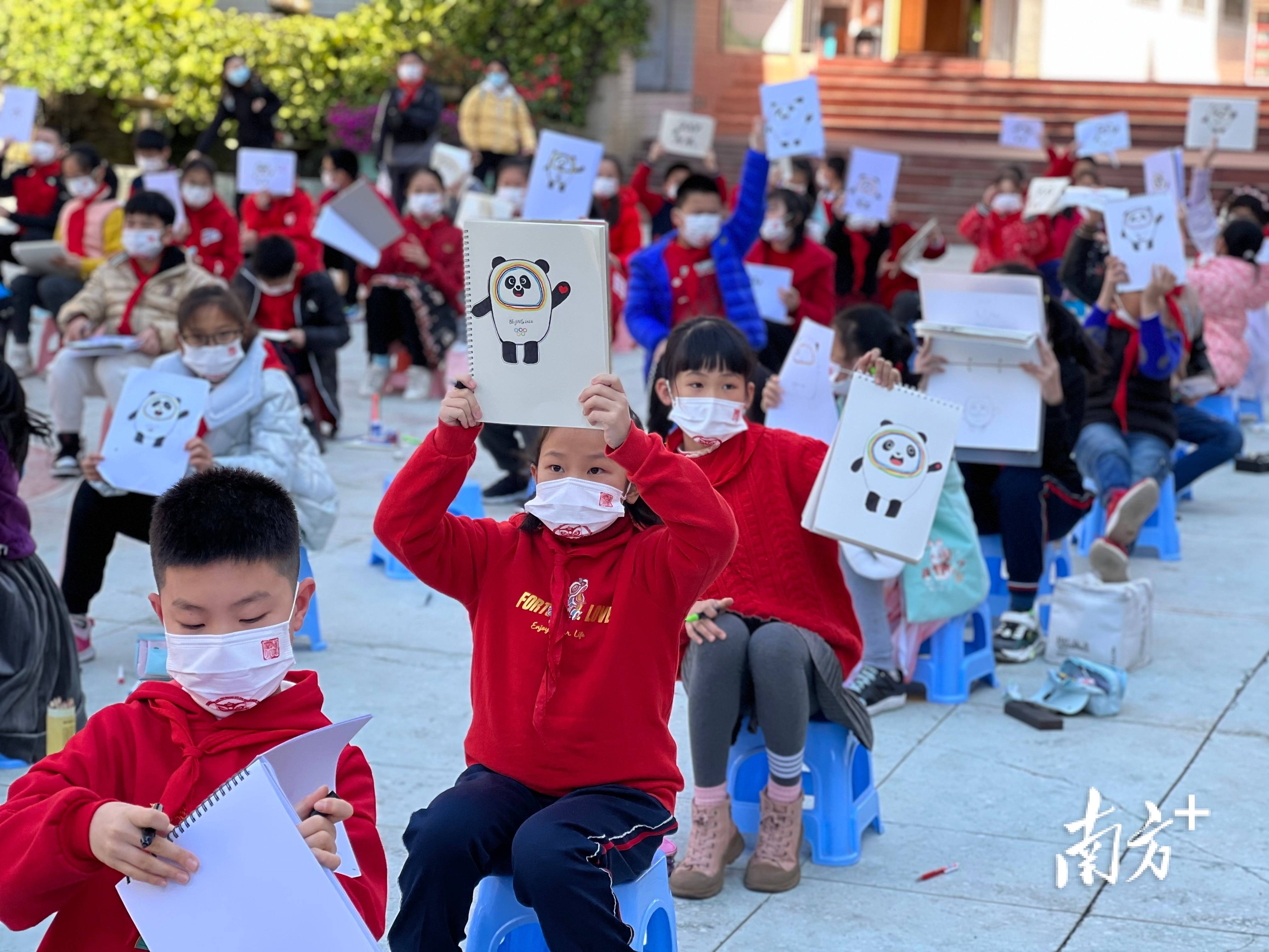 舞狮采青绘雅美,广州署前路小学"萌虎"迎开学