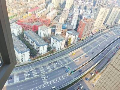 洛陽一高架橋建150餘條減速帶造成鄰近室內噪音超50分貝