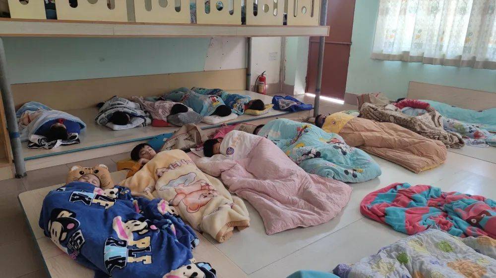 学生舒心家长放心南沙小学新学期午休实现全校学生躺睡