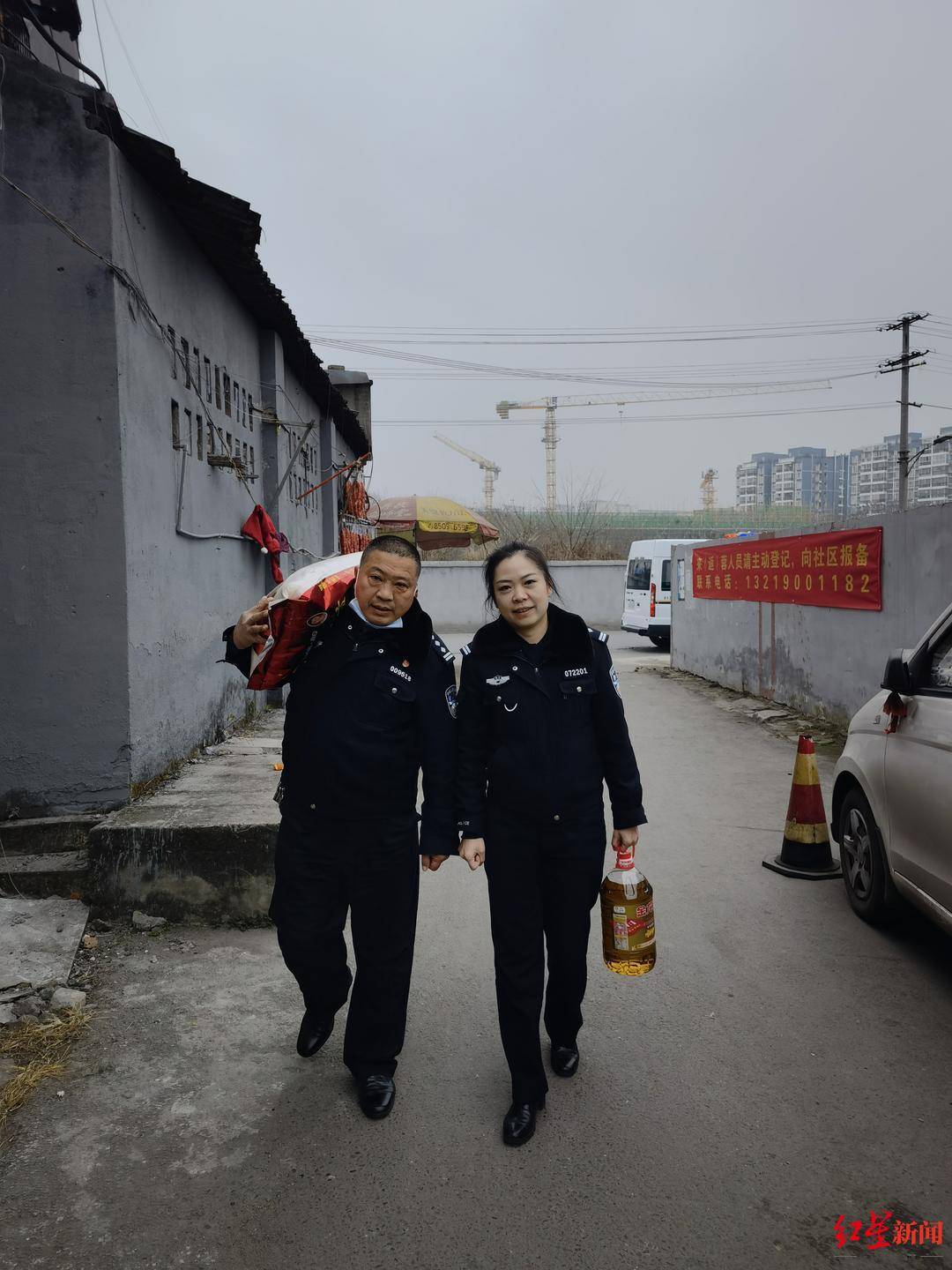 在证实了小宇家确实存在困难后,1月20日,朱震川安排民警陈婕和罗开文