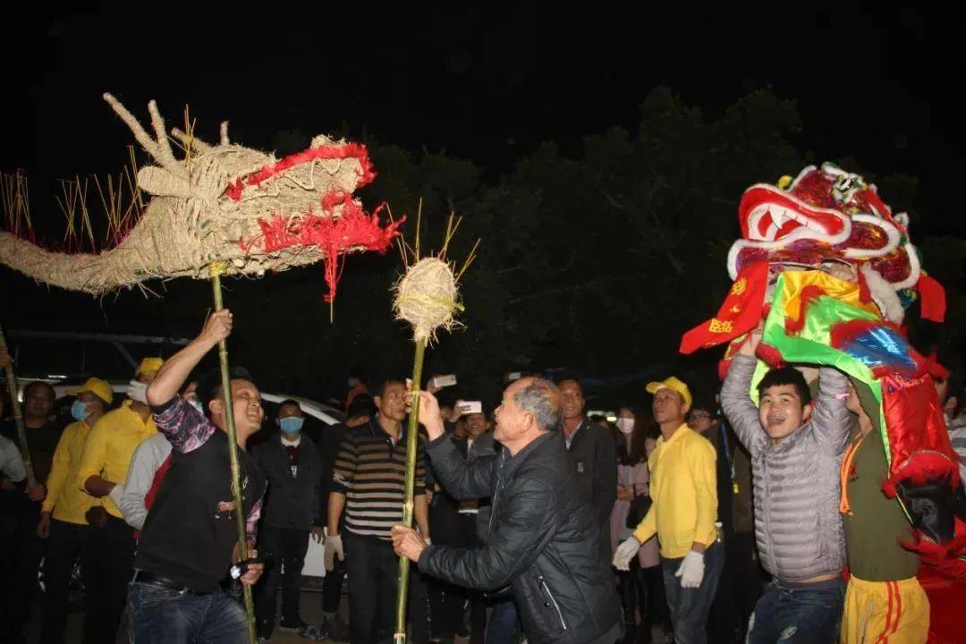 铁涌镇的元宵舞龙民俗活动有其自身的特色它具有典型的民间风俗和民间