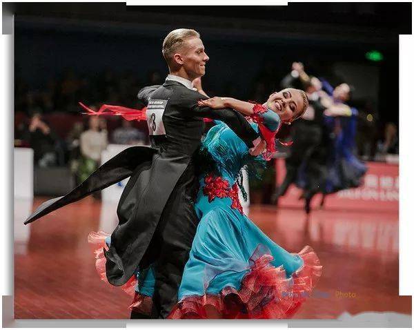 摩登舞基本功"姿势"训练要点_舞蹈_活动_社会生活