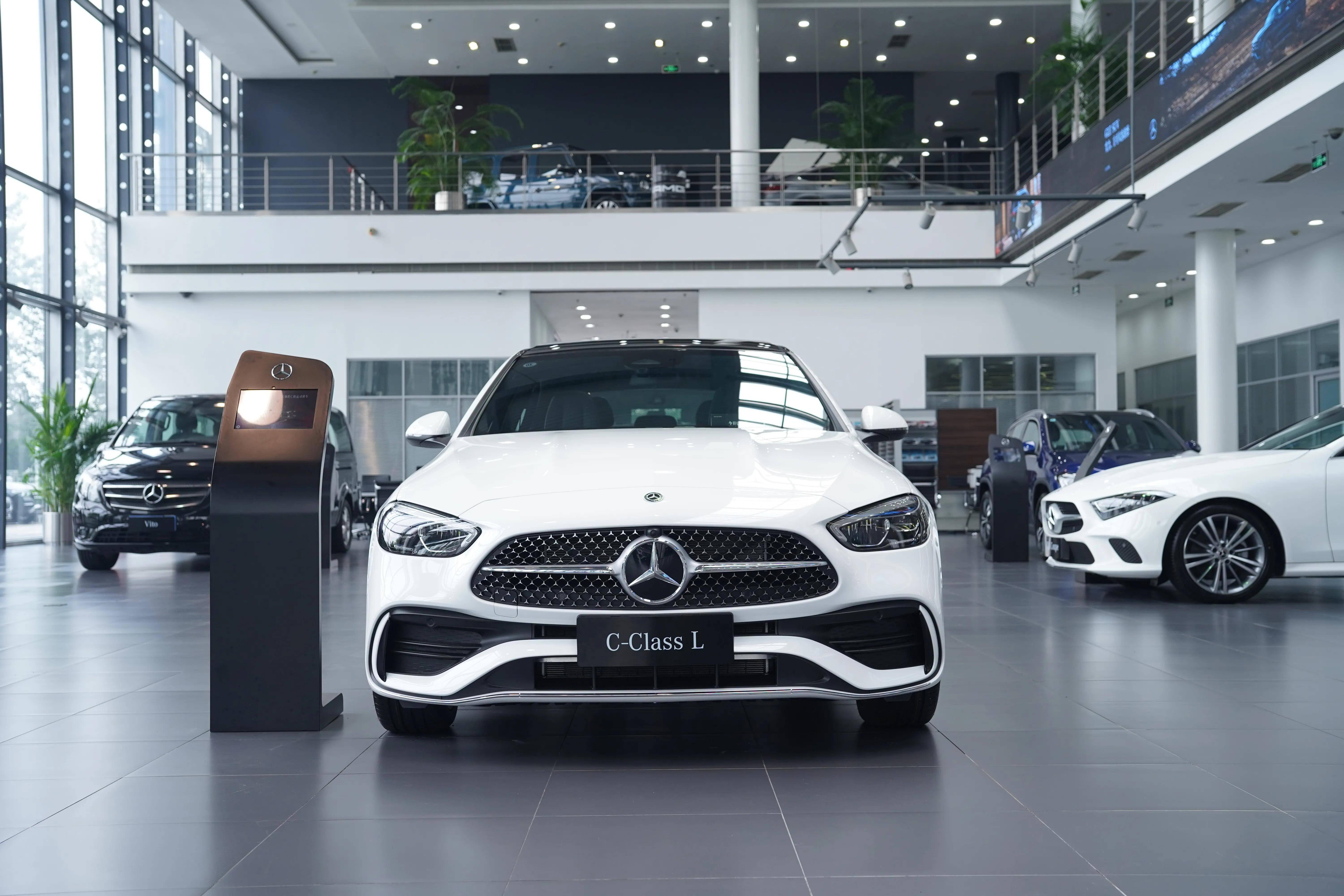 奔驰新力量首批5代奔驰c级到店15t四驱内饰外观学聪明了