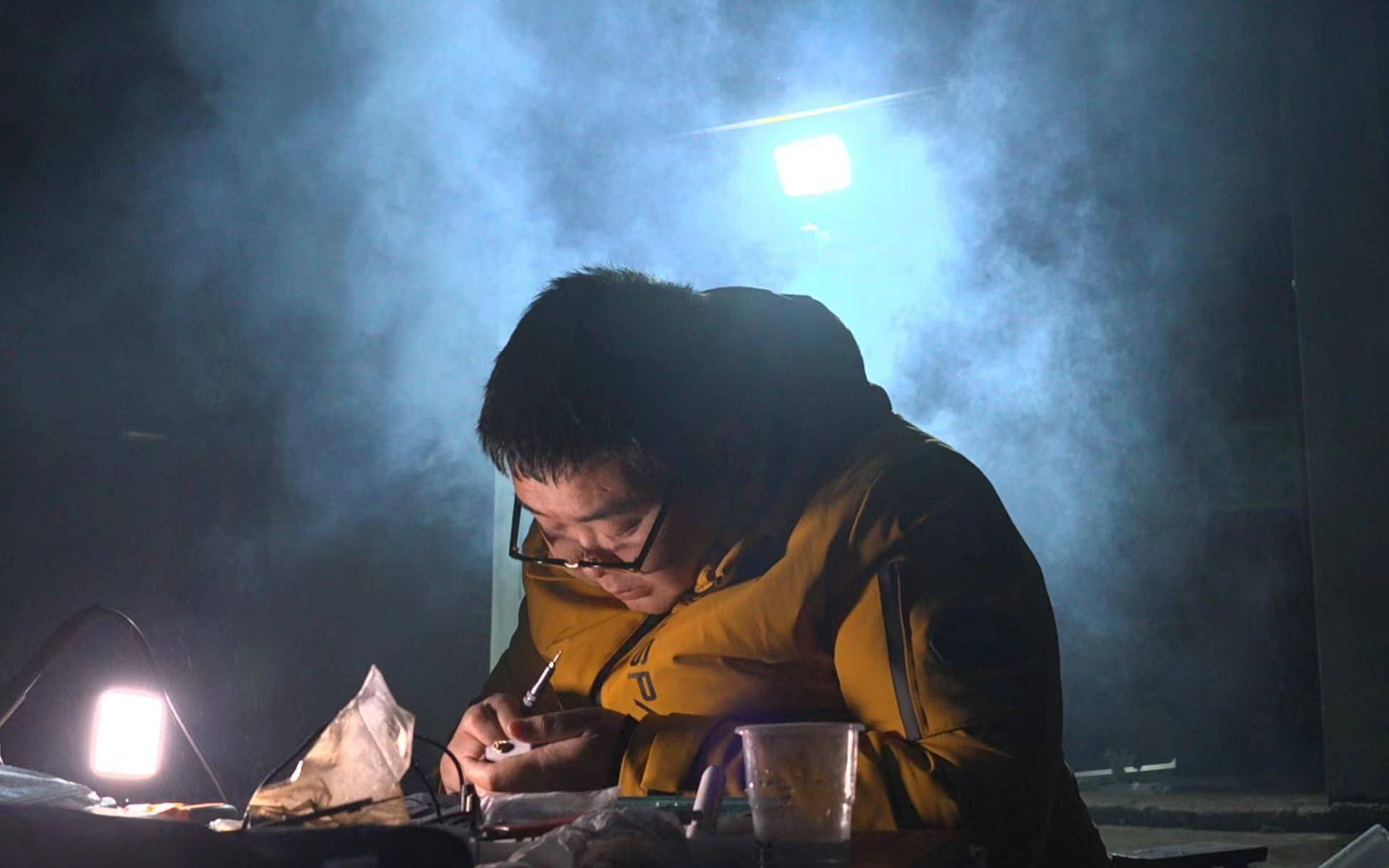 铅矿|大山孩子们的航天课 一支“小火箭”在废弃养鸡场里发射成功