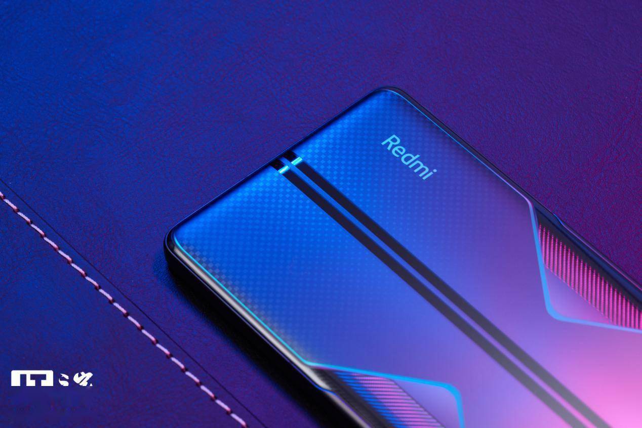 Redmi K50 冠军版图赏：AMG 联名、磁动力肩键加持的硬核手机