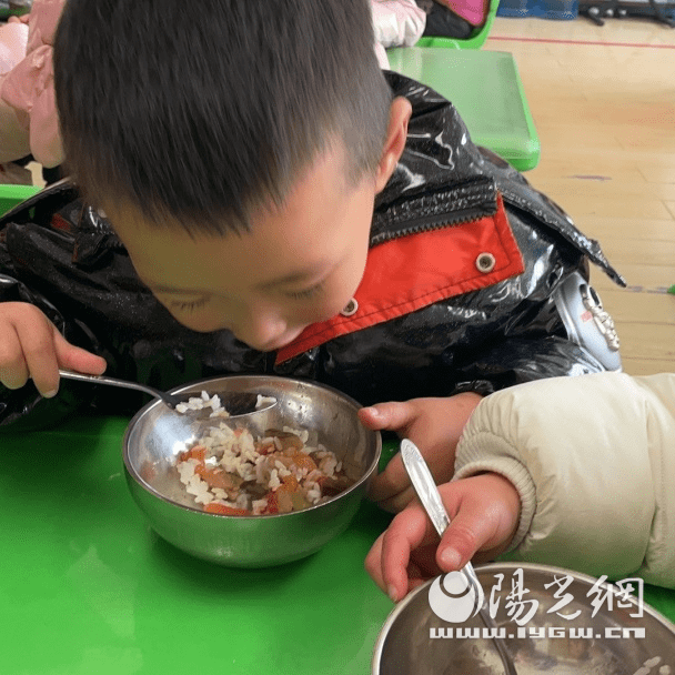 进行|灞桥街道中心幼儿园开学第一天