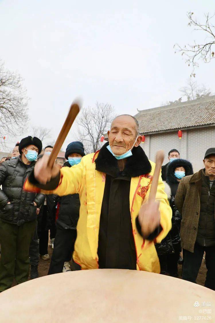 得空撒欢闹元宵,不笑春风笑丰年.