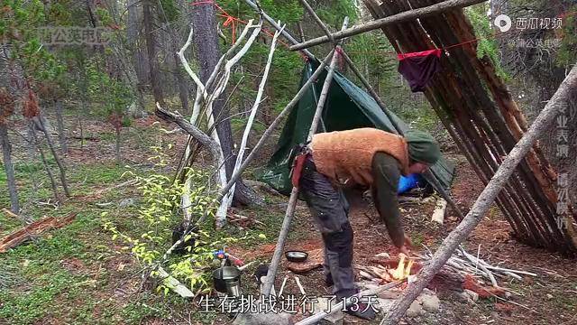 10人荒野生存100天选手为了钓鱼自建小船和码头荒野独居