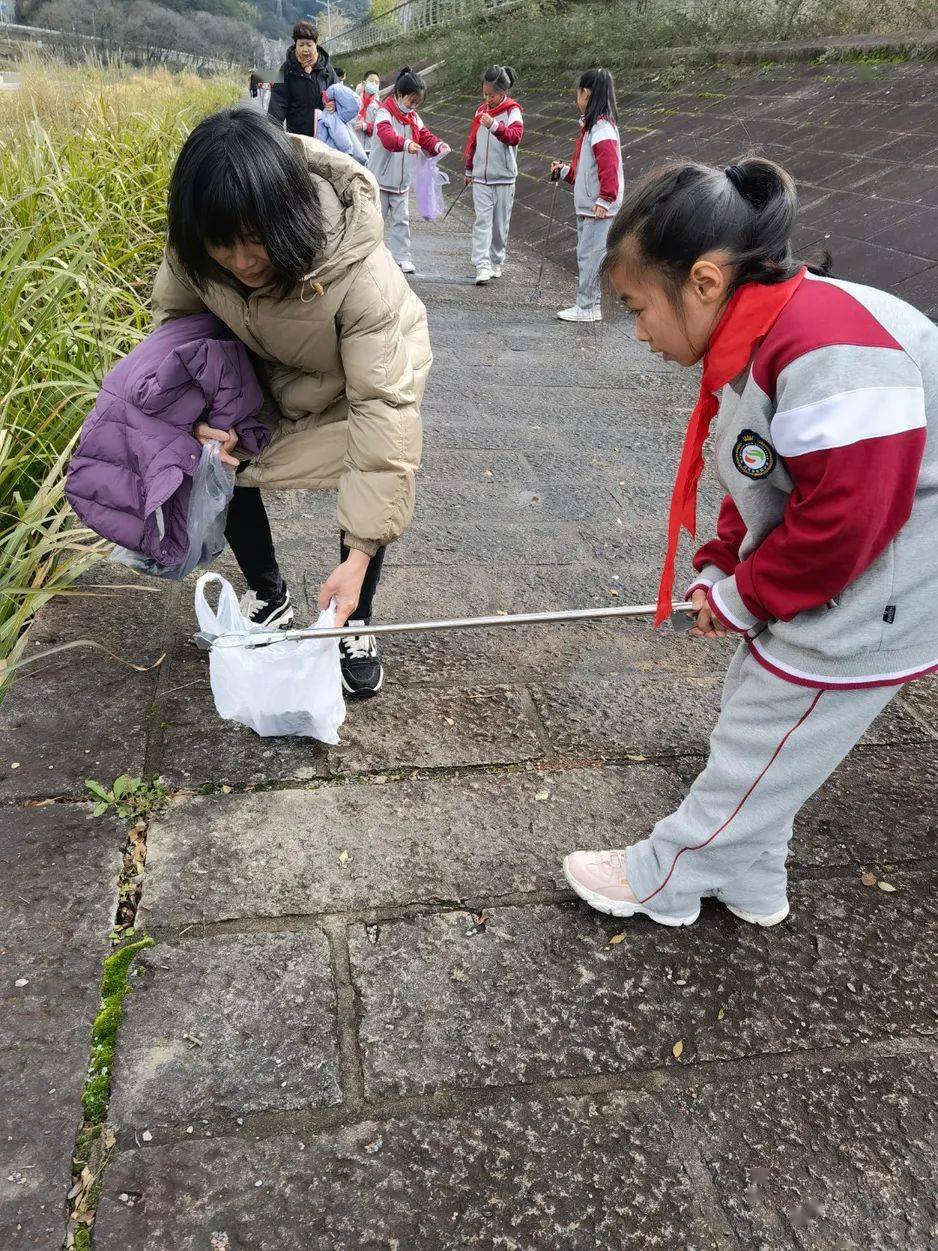 預備益寒假五個一實驗小學305smile中隊開展綠色環保愛我家園實踐活動