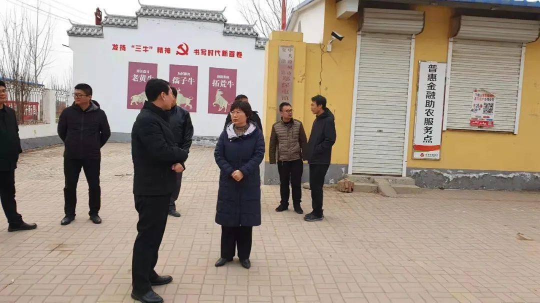 副县长,雷集镇党委书记隋荣霞就"吨半粮"创建,中心村培育等工作到双庙