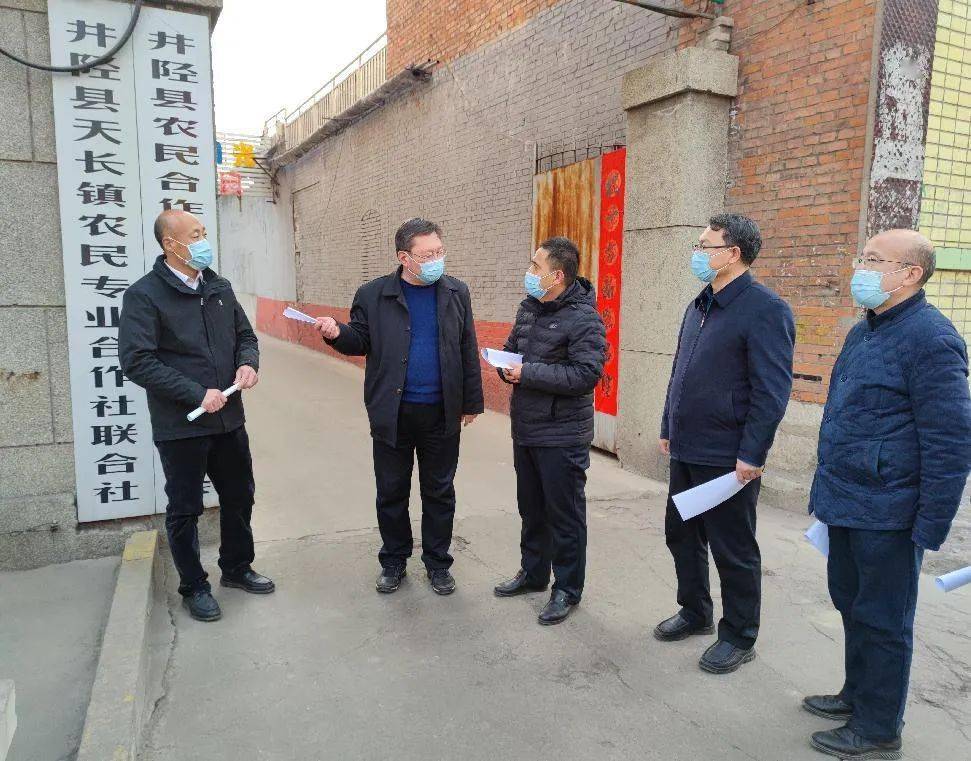 2月17日,市人大常委会副主任杨立中带领部分市人大农业和农村委委员和