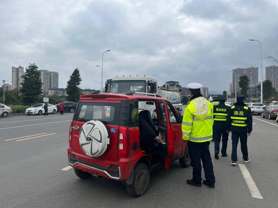 預防和減少道路交通事故發生,峨眉山市交警大隊,市綜合行政執法局等