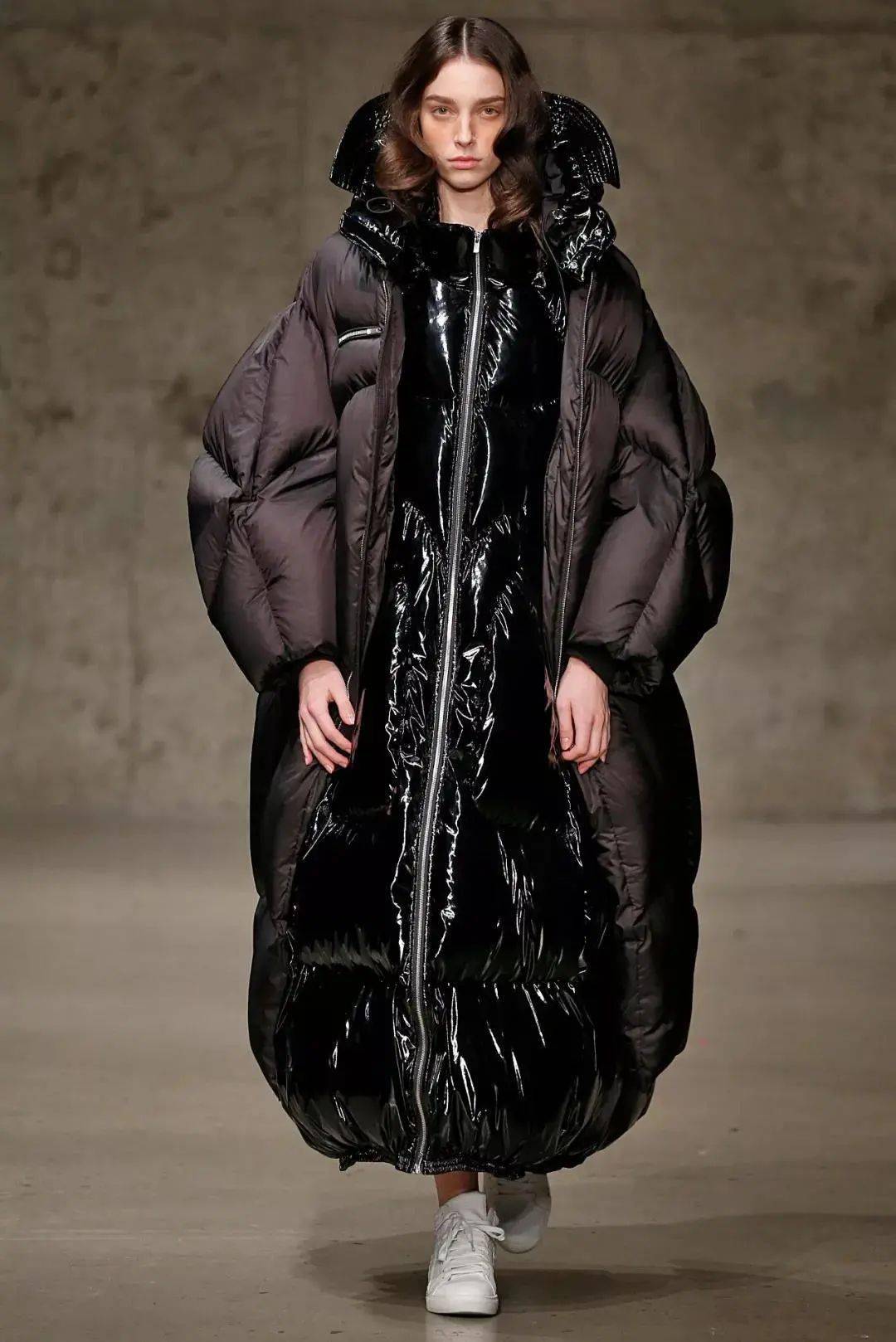 品牌 羽界鬼才，新锐设计师陈鹏CHENPENG的One-Size Fashion平均时尚主义