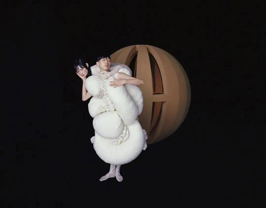 品牌 羽界鬼才，新锐设计师陈鹏CHENPENG的One-Size Fashion平均时尚主义