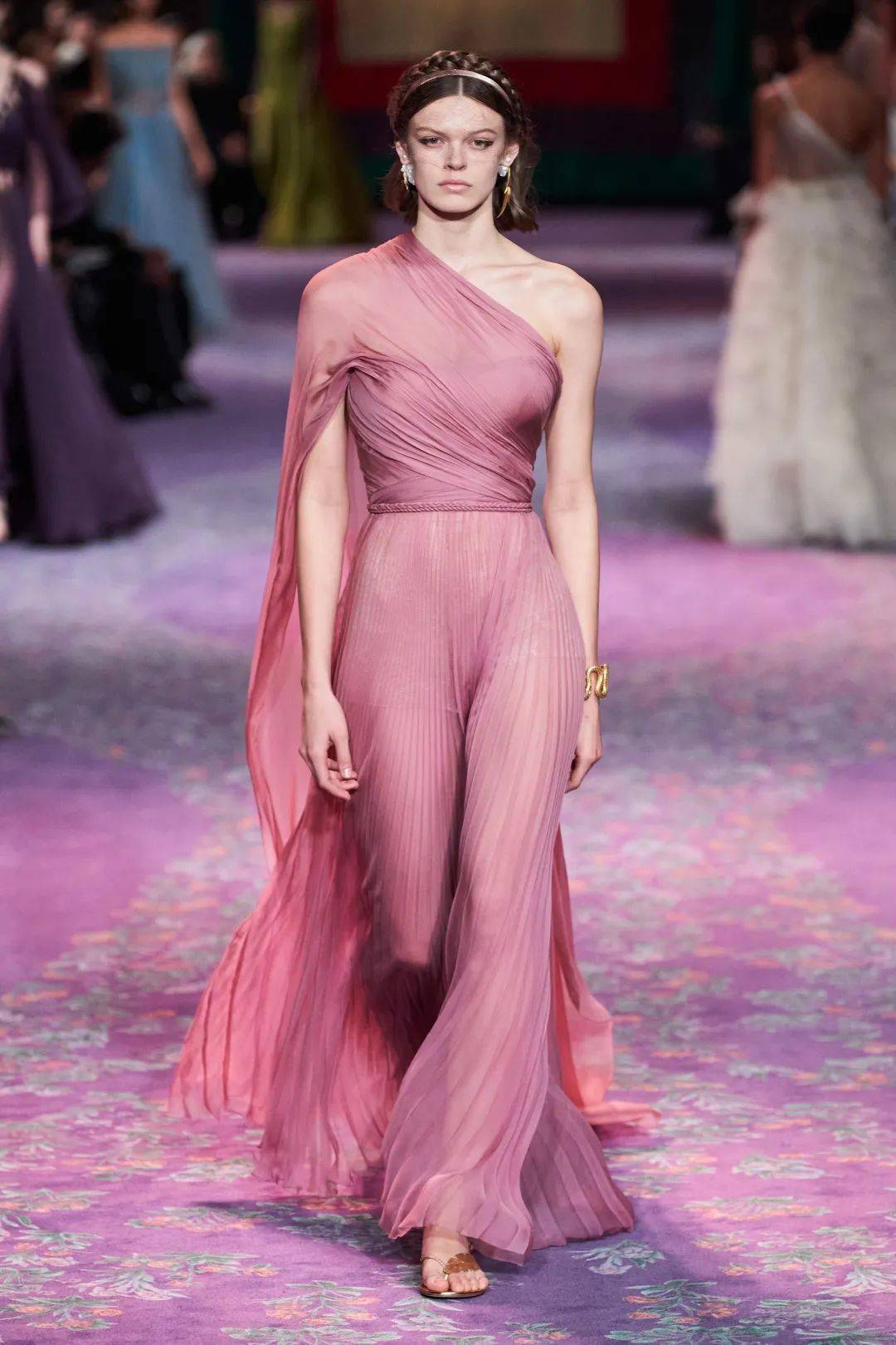 色彩粉色系也太撩人了，好看又减龄！