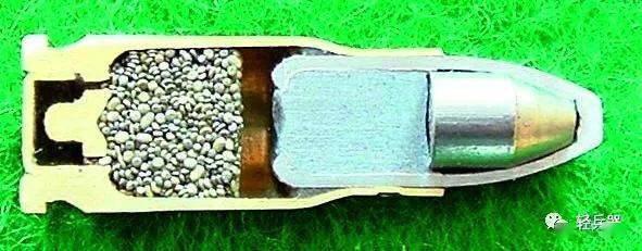 65×17mm sr这两种低威力弹药后,研制了一种新的弹药,这就是5.45×1
