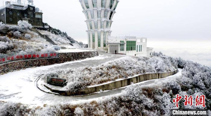 空气|福建泰宁峨嵋峰迎来2022年首场降雪