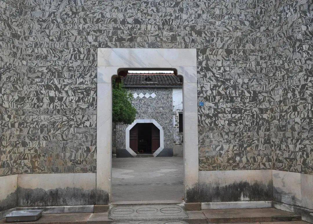 这些茂林徽派建筑独有的装饰品——花砖,静静的向广大游客诉说着着
