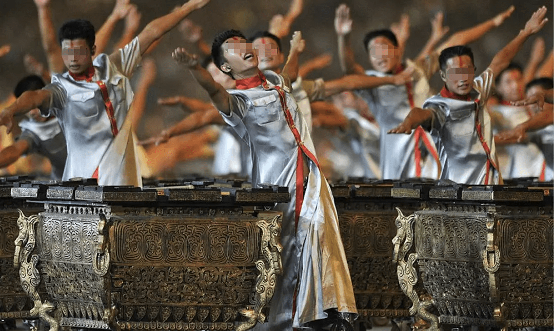 团队各种风暴,最后打造的《击缶而歌》获得众多好评.