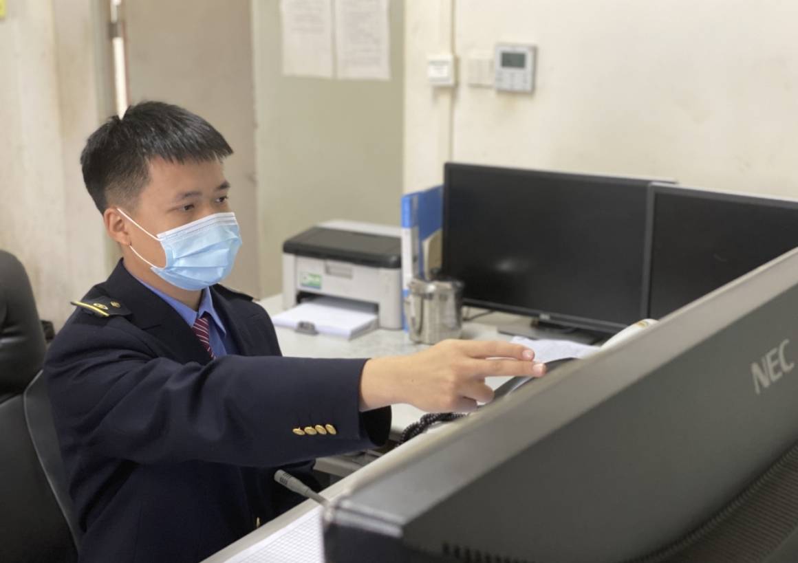 海南春运幕后的这位90后行车指挥官默默守护着旅客的平安回家路