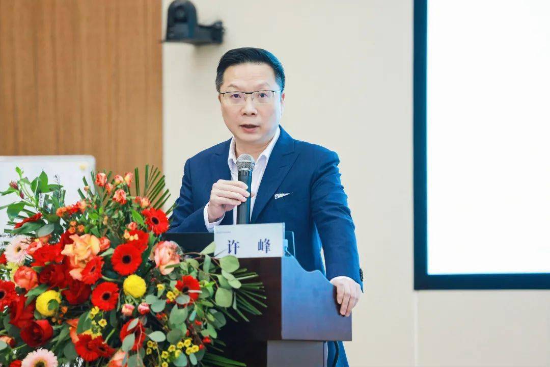 蓝城集团总裁许峰本次大会已圆满落幕,"冲锋号"已经吹响,2022年,每