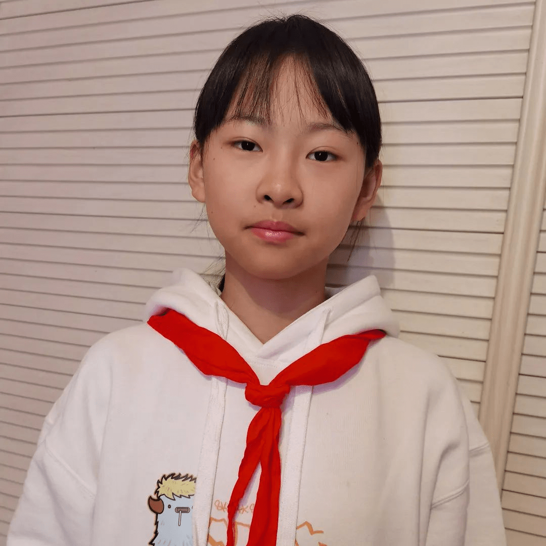 江阴市第一初级中学队员沈诗彤"大白",向你们学习队员们亲切地称他们