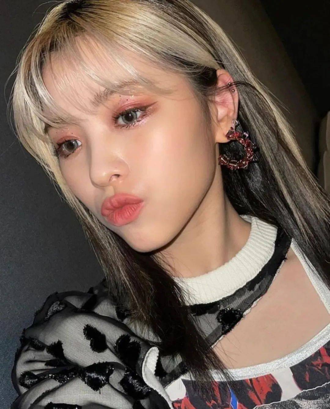 显得出了正月我就要做一个挑染的大动作！