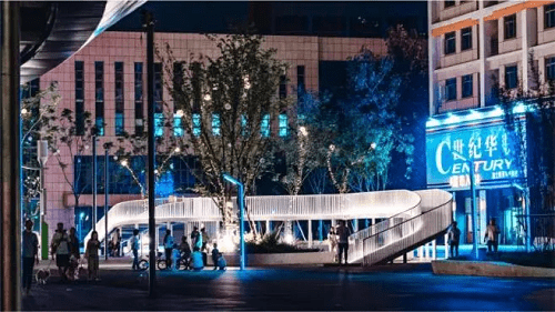 为了富士康华为京东方，成都搞了盘不一样的城市更新