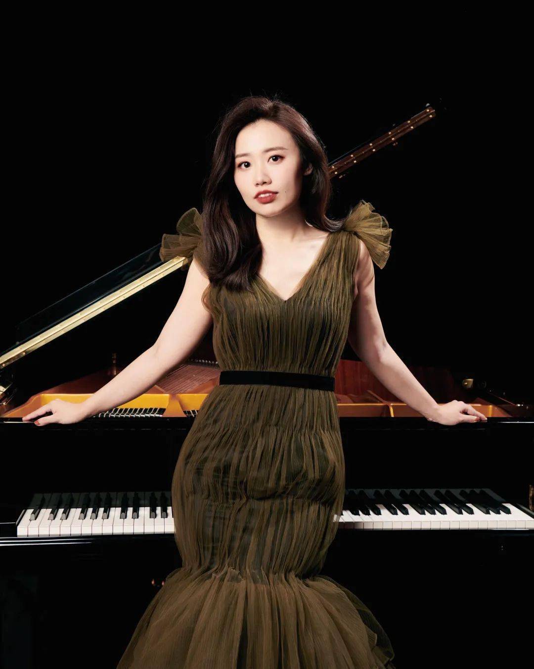 我院青年教师许歌卉,许笑男将举办钢琴与手风琴室内乐