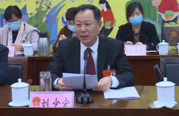 市第七届人民代表大会第八次会议我县代表团召开第一次全体会议