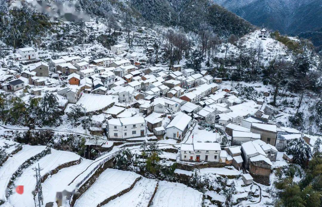 银装素裹高山村落里庄雪景霸屏