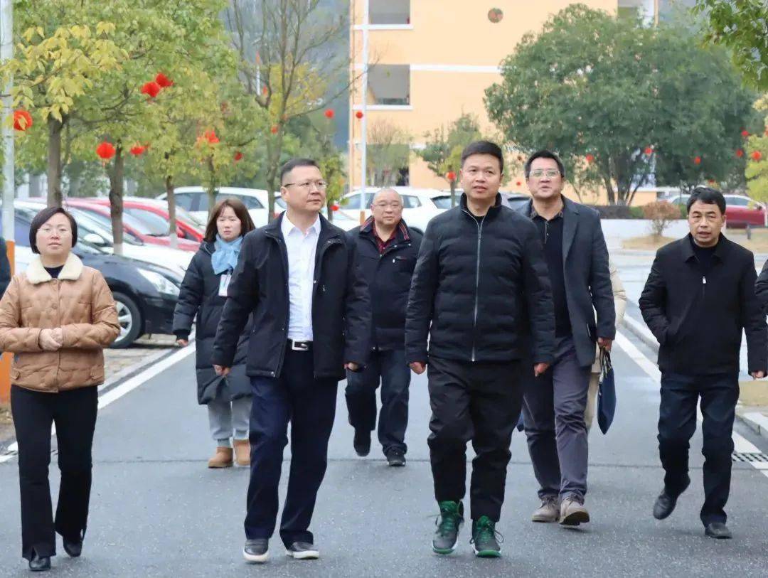 2月21日,市委教育工委书记,市教育局局长孙传忠先后深入章贡区,崇义县