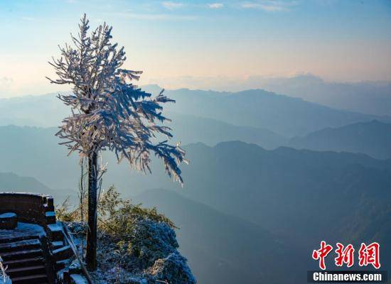 CNSphoto|四川叙永：春雪染丹山