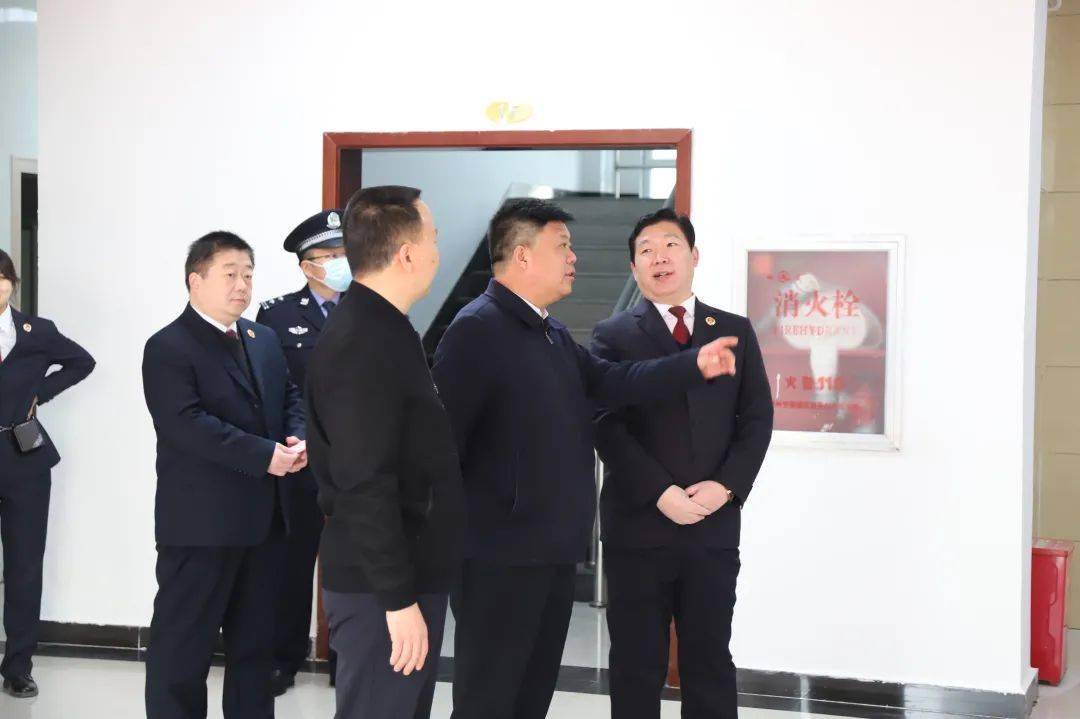 揭牌仪式结束后,毛卫超一行实地参观了侦查监督与协