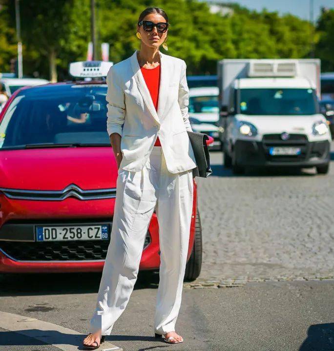 Julie 全世界最会穿西装的女人