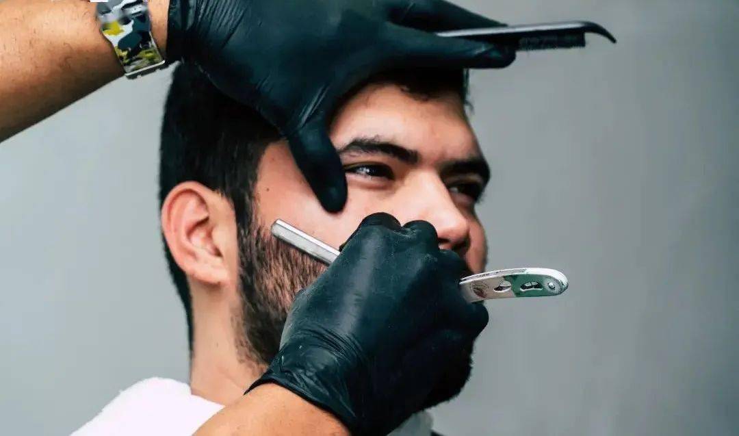 剃须丝滑 小巧便捷