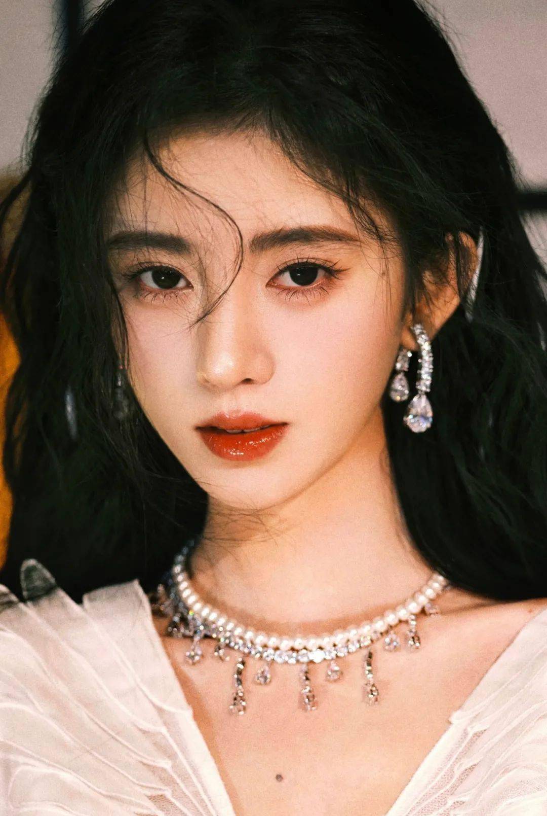 对比鞠婧祎又“换头”了？这前后差别也太大了吧！