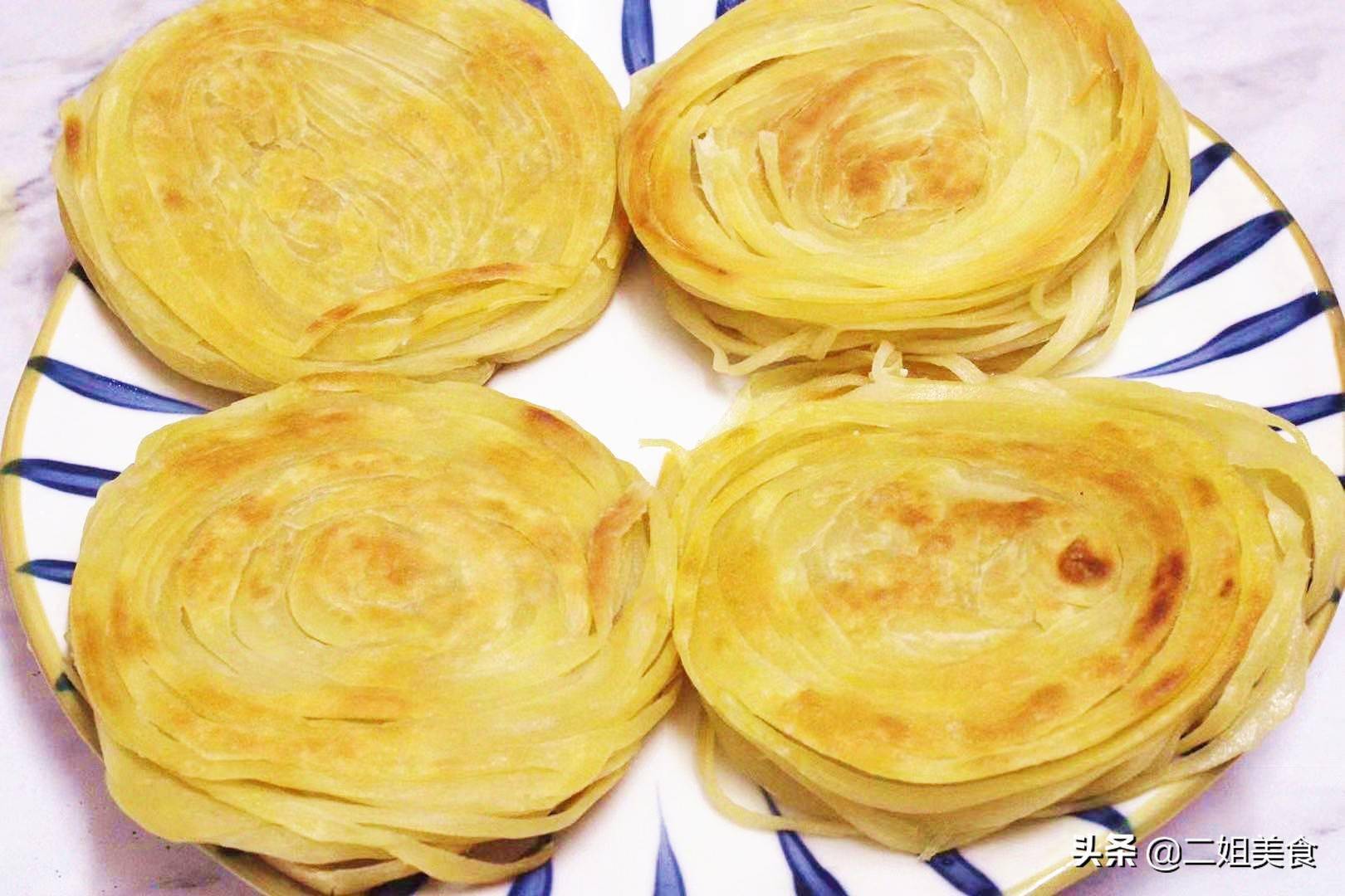 春季给家人吃千丝饼,掌握3个技巧,外酥里软特好吃,做法零失败_二姐_盘