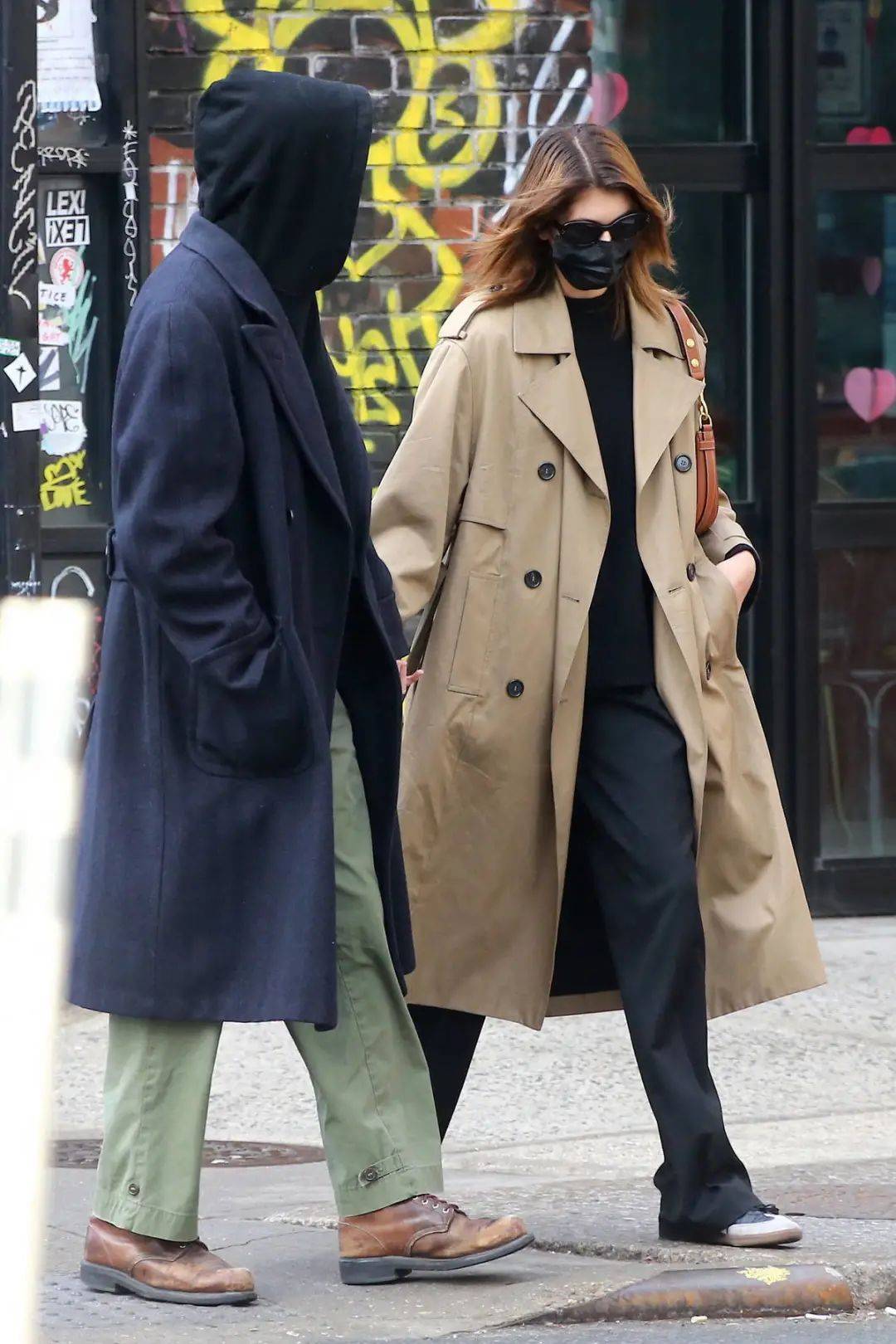 图片 欧洲“平民王妃”世纪同框，刘雯和宋妍霏都回归，张子枫绯闻事件后首现身！【海报街拍】