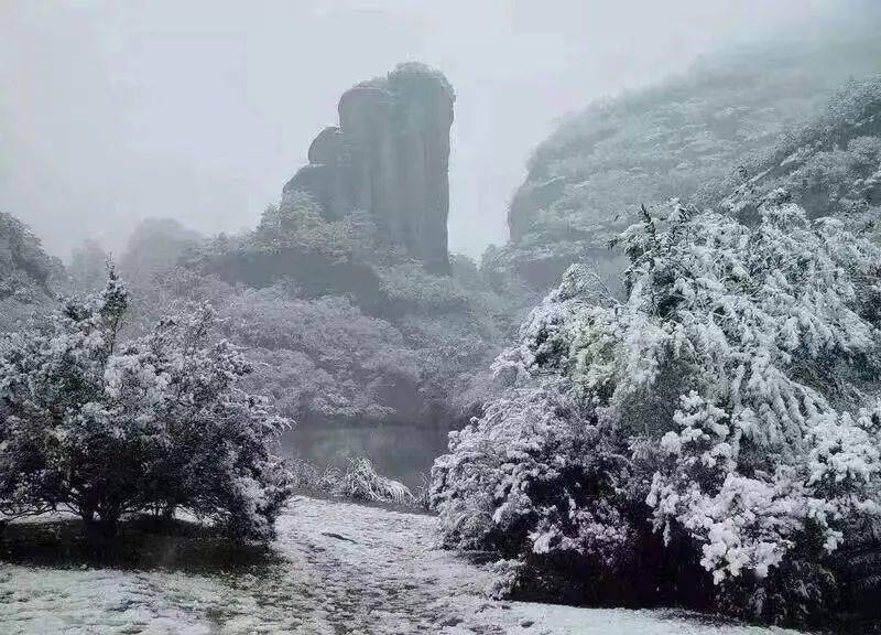 玉女峰雪景图片