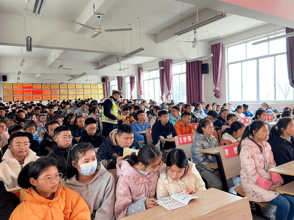 ▼务川交警走进辖区丰乐中学▼余庆交警走进松烟镇中心幼儿园▼湄潭