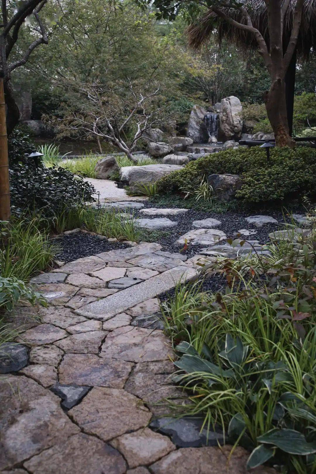 别出心裁的透水铺装:百变石子