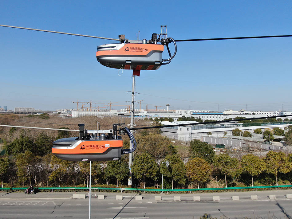 不用停电，上海首次利用机器人开展35千伏线路带电绝缘喷涂