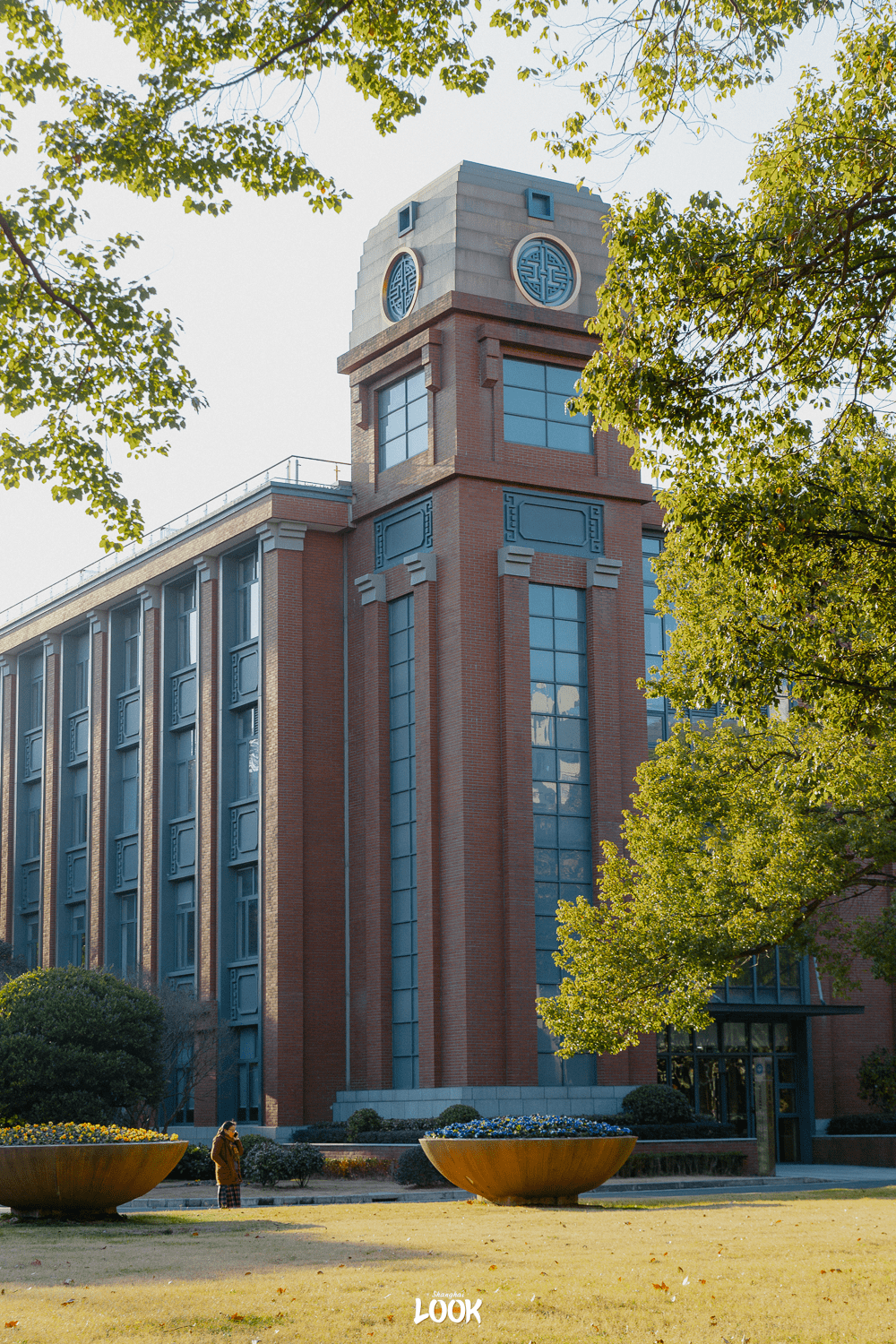 look华东理工大学看学校的第70个春天