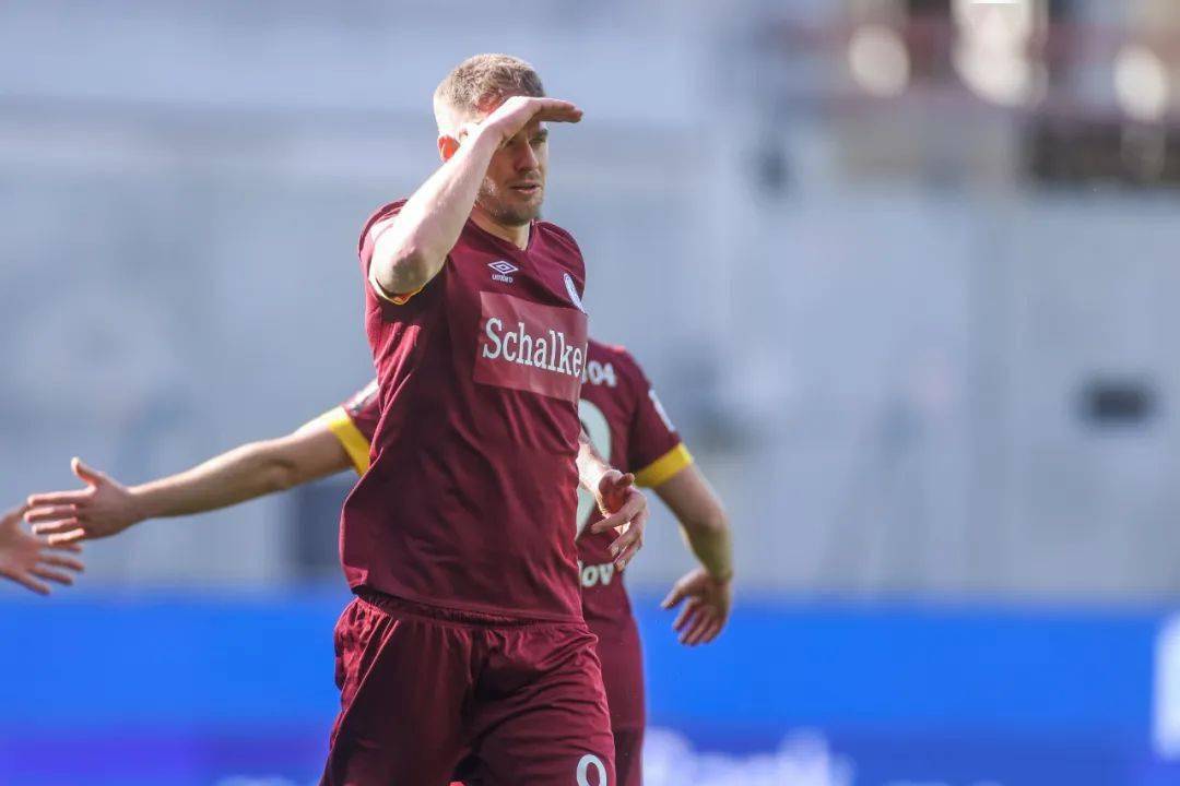 这一回,进球的依然是他_卡尔斯鲁厄_丘尔_机会