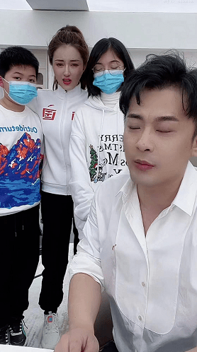 猛料辛巴公开陈小硕离异有俩孩子被潜夫勒索2000w陈小硕带娃出镜泪崩