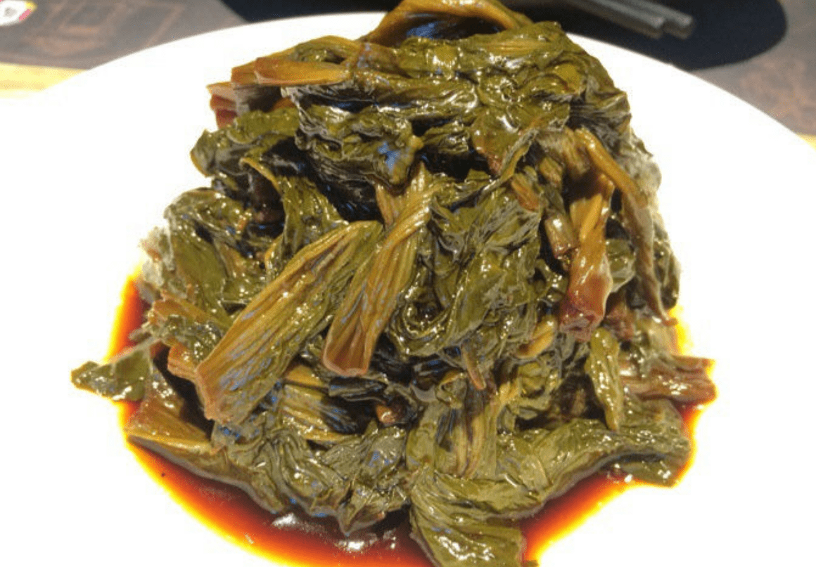 宁波男子吐槽大酒店用杯底盛菜,一份烤菜心卖45元,只吃一口见底_道菜