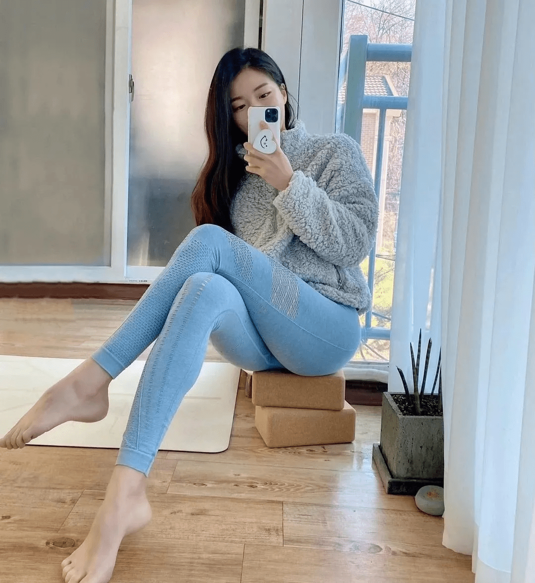 纯欲瑜伽女神花式秀大长腿谁看谁沦陷