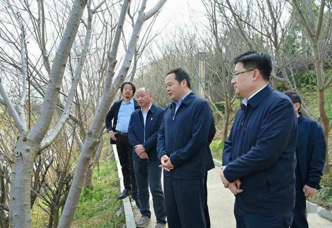 陈云在万年县调研时强调积极践行绿水青山就是金山银山理念加快打通